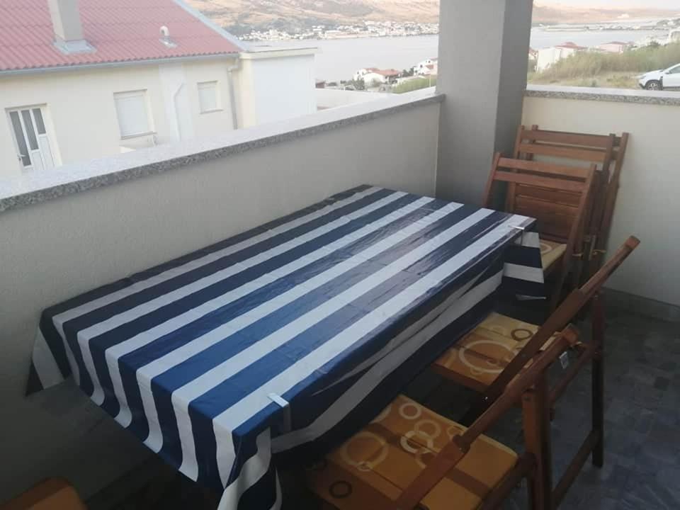 Ferienwohnung Apartman Dora Pag Town Exterior foto