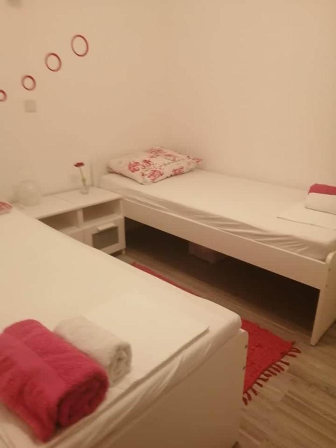 Ferienwohnung Apartman Dora Pag Town Exterior foto